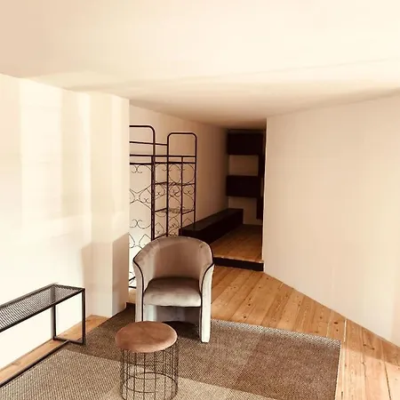 Cozy In 60 M² + Balcony Lägenhet