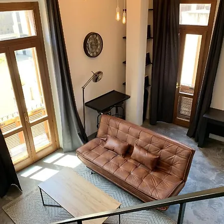 Lägenhet Cozy In 60 M² + Balcony Cagliari